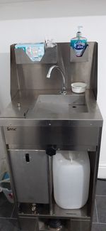 STAINLESS STEEL MOBILE SINK