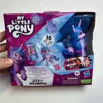 My Little Pony Cutie Mark Magic Hoof to Heart Izzy Moonbow Figure Set