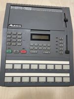 Alesis HR-16 Vintage programmable Drum Machine in excellent condition