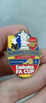 MANSFIELD TOWN v ARSENAL 5TH ROUND FA CUP 2025-26 MATCH ENAMEL PIN STAGS BADGE