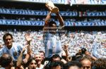 DIEGO MARADONA ARGENTINA 1986 TROPHY PHOTO PRINT WORLD CUP SOCCER 3