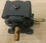 Reduction gear box Ratio 15:1 center 1-1/8 Hp 1/4 Wght 3.4kg aprox bronz gear