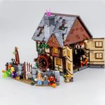 Hocus Pocus: The Sanderson Sisters' Cottage (21341) Building Blocks w/ Figures