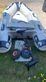 This dinghy has only been in the water twice and blown up 3 times. No Battery