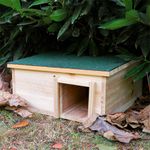 Wooden Hedgehog House Small Animal Shelter Hideout Pet Play Cage Feeding Station