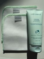 Liz Earle Cleanse & Polish 200ml + 2 cloths (RRP: £33)