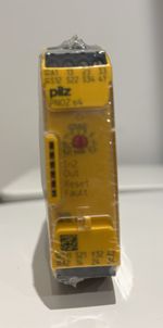 Pilz PNOZ s4 48–240VAC/DC, a safety relay NEW UNOPENED
