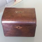 SMALL VICTORIAN DOME TOP TEA CADDY  INLAID BOULE LETTERS "TEA". 14 x 12 x 9.5 cm