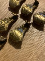 FINE QUALITY ANTIQUE VICTORIAN BRASS PICTURE RAIL HOOK WITH FLORAL LEAF DESIGN