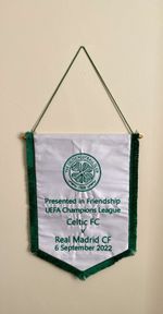 Celtic FC v Real Madrid CF Champions League 2022 Banderin Fanion Pennant Wimpel.