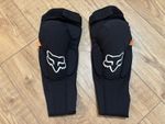 **VGC** FOX LAUNCH D30 Adult Mountain Bike MTB Knee / Shin Pads Guards - MEDIUM