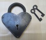 CAST IRON PADLOCK  working Vintage Rustic old Pirate treasure Chest trunk Door