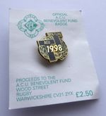 1998 ACU BENEVOLENT FUND ISLE OF MAN TT BADGE ON ORIGINAL CARD - IoM MANX T.T.