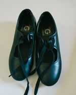 Black Tap shoes size 2 Dancing shoes with the tie on