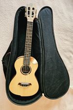 Flight Victoria Soundwave Tenor Ukulele . Near Mint Condion.
