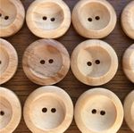 WOODEN BUTTONS NATURAL WOOD 2 HOLE X 10       SIZES 14MM to 35MM FREE UK P & P