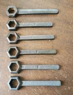 Job lot of vintage metal bedstead spanners to clear. 