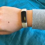 Fitbit Luxe Activity Tracker White Band & Charger