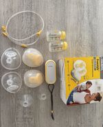 Medela Freestyle Double Electric Breast Pump Hands-Free