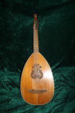 VINTAGE GUITAR LUTE, READY TO PLAY, NEWLY STRUNG, GOOD CRAFTSMANSHIP, LUTE