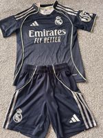 Real Madrid kids Football Kit Age 9-10 in very Condition Check my page