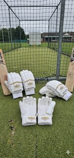 USD Ultimate Gold Edition Cricket Batting Gloves Adult Medium White Gold Pair