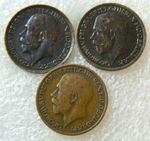 THREE KING GEORGE V FARTHINGS. 1911 - 1914 - 1915. JOB LOT.