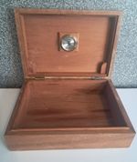 Humidor cigar humidor made of real wood with built in analog hygrometer 