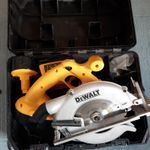 DeWalt DC390 18v Circular Saw Batter charger and case