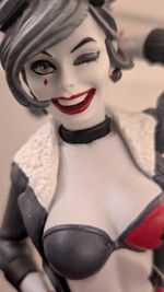 HARLEY QUINN DC BOMBSHELL RED WHITE & BLACK STATUE FIGURE BY ANT LUCIA 
