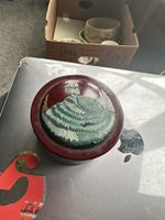 vintage old hand painted Bakelite vanity lidded round pot (B9)