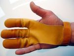 QUALITY LEATHER SHOOTING GLOVE, GET A CLEAN LOOSE FOR LONGBOW