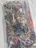 10kg Costume Jewellery Assorted Mix Vintage Necklaces, Bracelets, Beads, Pendant