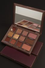 Eyeshadow Palette  18 Pan Eye Palette 16.8g New in Box