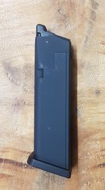 Reduced Umarex Airsoft CO2 Magazine KWC Glock 17 Gen 4 Spare 18rd Black 6mm bb's