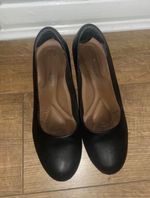 😉 💬 ME! very old and worn cabin crew shoes