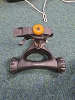 6411501510280 FISKARS METAL PULSE SPRINKLER ON WHEELS Fiskars