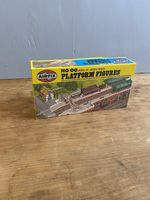 Airfix Platform Figures series 3. very good condition, very good condition box