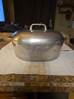 Magnalite Wagner Ware Sidney-O- 4265 P Roaster 8 Qt. W/ Lid And Two Trivets EUC.