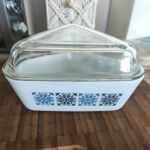 Pyrex Vintage Lidded triangular dish Chelsea Pattern Blue and White