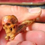 GENUINE ANTIQUE SMALL SKULL & CROSS BONES MEERSCHAUM PIPE BOXED