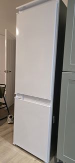 Indesit IB 7030 A1 D.UK.1 Integrated 70/30 Fridge Freezer with Sliding Hinge