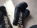 Vintage Bryan 10 oz boxing gloves , leather view pics some repairs