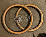 Hope pro 5 Bontrager wheelset with Maxxis tires and discs boost 29 inch