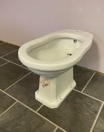 Traditional Neo Classic Victorian Edwardian Floor Standing Bidet 1 Tap Hole