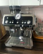 De'Longhi La Specialista Espresso Machine Built-in Grinder Steam Wand 15 bar 2L