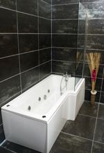 L Shaped Whirlpool Shower Bath and Screen with Jets Light Options Right Hand