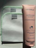 Liz Earle Cleanse & Glow 250ml + 2 cloths (Worth over £45)