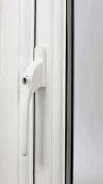Yale YWHLCK40N PVCu Inline Lockable Window Handle - Brand New