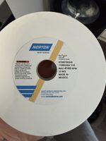 Norton Very Fine Premium Aluminium Grinding Wheel 6 x 3/4 x 1in 4140RPM